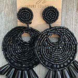 Orecchini pendenti con clip Boho con perline nere firmati KJL/Kenneth Jay Lane degli anni &#39;90