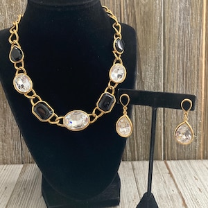 Stunning TRIFARI Signed NOS Vintage 1990&#39;s Gold With Black Rhinestones Modern Collar necklace And Pierced Earring Set