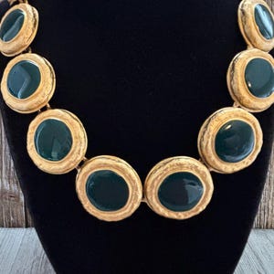 TALBOT'S Vintage 1980's -90's Grün und Gold moderne Runway-Kragen-Halskette und durchbohrte Ohrring-Set Bild 7