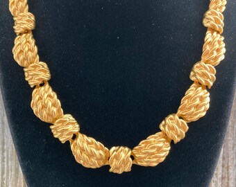 Gorgeous ANNE KLEIN Signed 1990's Matte Gold Modern Statement Collar Necklace