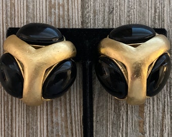 Wunderschöne New Old Stock Vintage 1980er Jahre Gold und Schwarz Moderne Statement Ohrclips