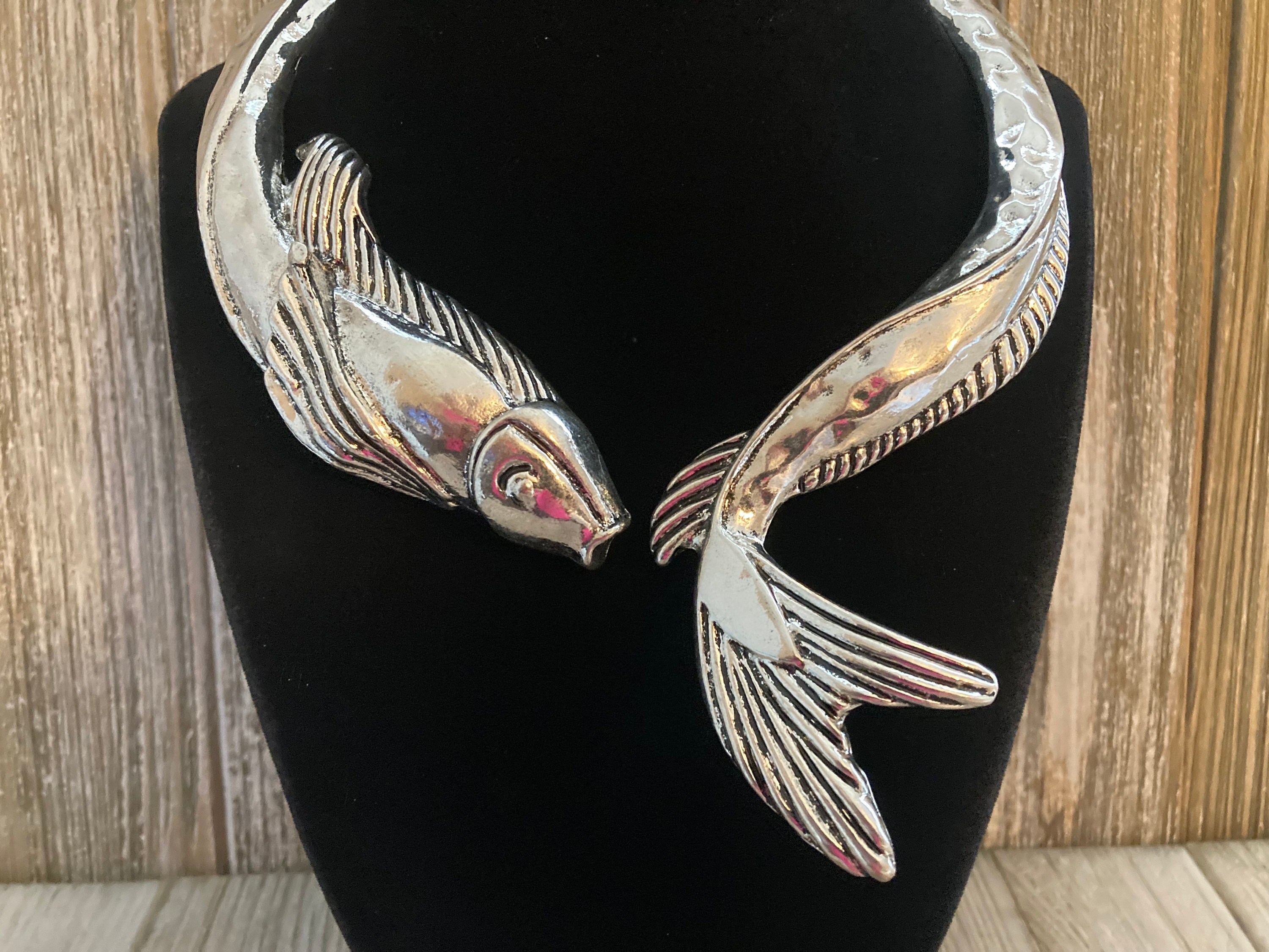 Ciondolo vintage con pesce Koi in argento vermeil smaltato cloisonnéVintage - Italia