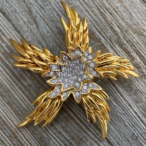 Hermoso KJL firmado Vintage 1990&#39;s oro con pedrería floral en forma de broche de declaración