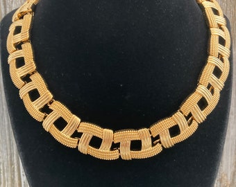 Erstaunliche CRYSTALINE Vintage 1980er Jahre New Old Stock Chunky Gold Modern Statement Collar Halskette