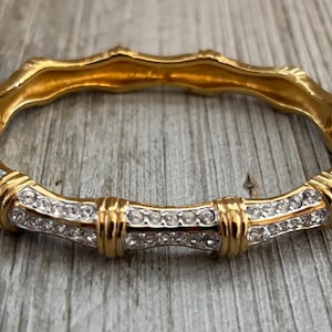 Beautiful SWAROVSKI Signed 1990&#39;s Gold With Rhinestones Classic Hinged Bangle Bracelet