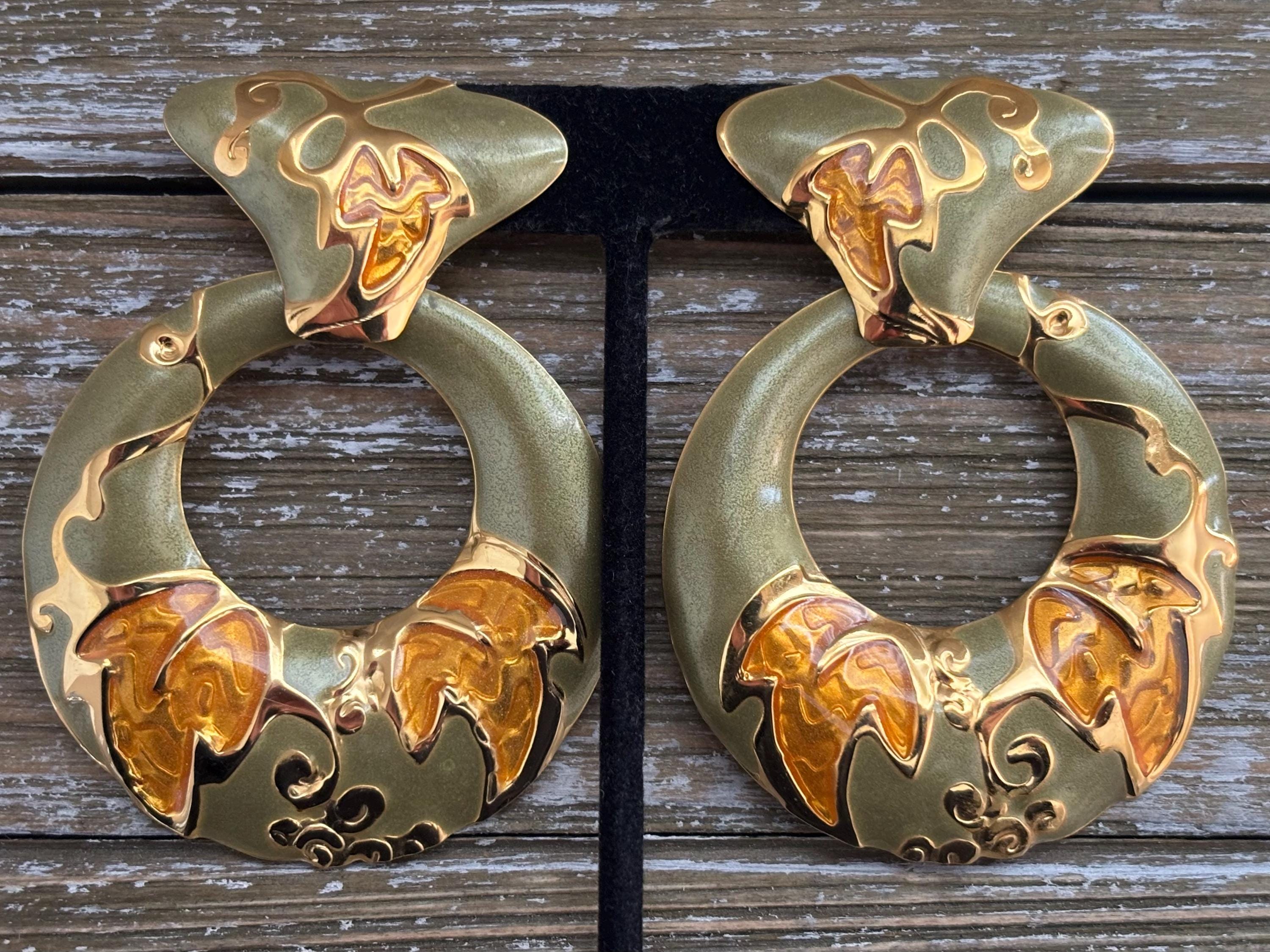 Boucles D'oreilles Vintage Percées - Modèle Rond Avec Relief, Couleur Or, Bon état D'occasion