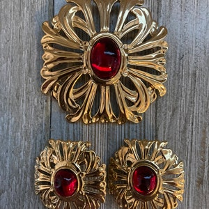NOS Vintage 1990&#39;s Gold With Red Cabochon Classic Statement Brooch And Clip Earring Set
