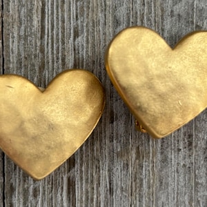 New Old Stock Vintage 1990 Moderne Gold Herzförmige Statement Ohrclips