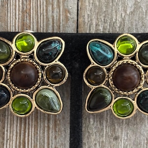 Beautiful Vintage 1980&#39;s-90&#39;s Green Moghul Statement Clip Earrings