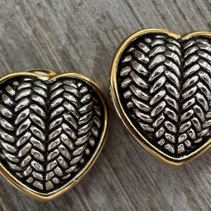 Wunderschöne Vintage 1990 Silber und Gold Herzförmige Statement Ohrclips