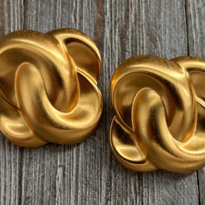 Beautiful Vintage 1990&#39;s Modern Matte Gold Runway Couture Pierced Earrings