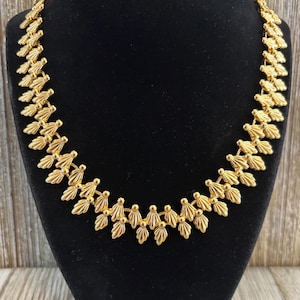 Gorgeous NAPIER Vintage 1990&#39;s Gold Etruscan Modern Statement Collar Necklace