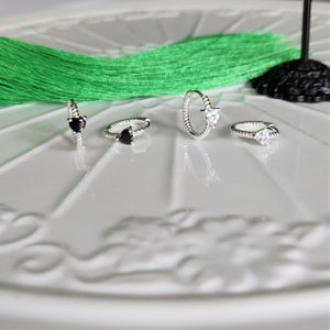 925 Sterling Silber Herz schwarz oder klar CZ Twisted Huggie Hoop Ohrringe