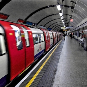 Fotografia colorida da estação de metrô de Londres, fotografia colorida do metrô de Londres, arte icônica de parede com impressão de viagens em Londres, lembrança de Londres &quot;o tubo&quot;