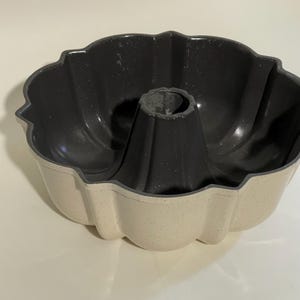 Norticware bunt pan cake pan