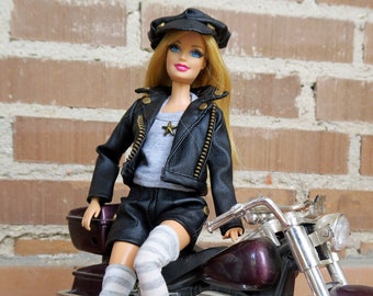 Biker Lady - Ensemble en cuir artificiel noir pour poupées Barbie