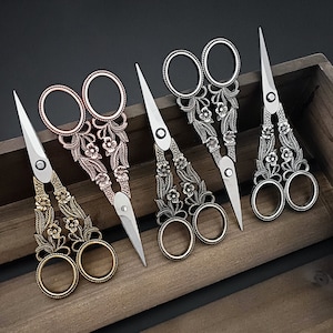 Embroidery scissors, vintage scissors, Antique scissors, flower scissors, Garden theme Scissors, unusual gift, craft lover gift, gift ideas