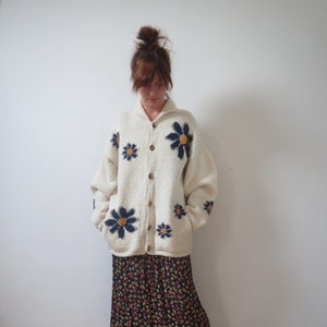 Vintage 1990s Pachamama daisy cardigan 100% wool hand made in Ecuador size XXL