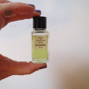 Vintage 1970s Chanel No.19 Eau de Toilette 19ml Miniature RARE Full Bottle