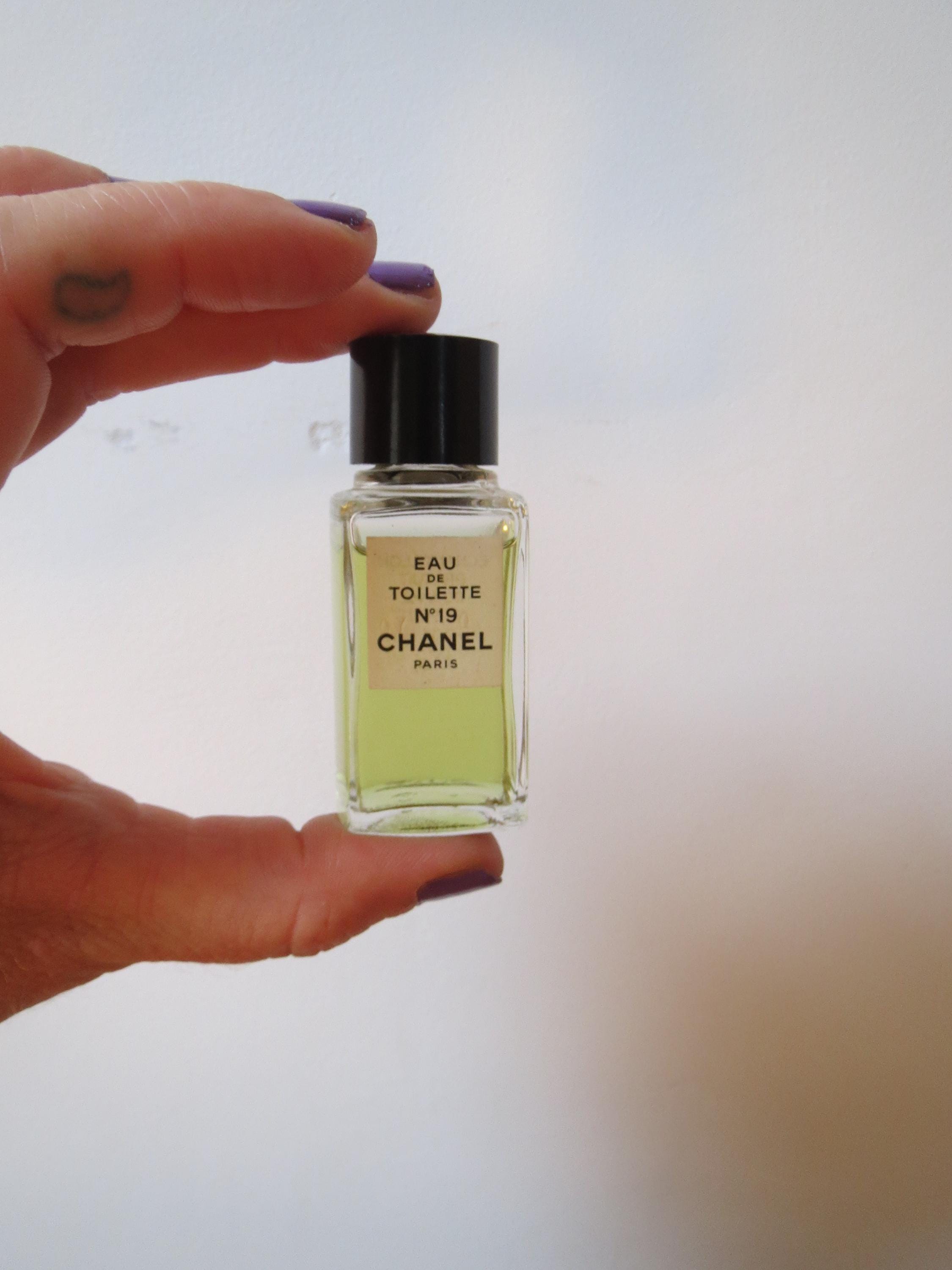 Chanel No 19 Vintage - Etsy Canada