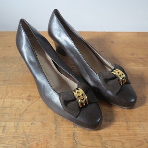 Vintage 1980s Salvatore Ferragamo court shoes pumps mary janes buckles bows size US 8 EU 37 38