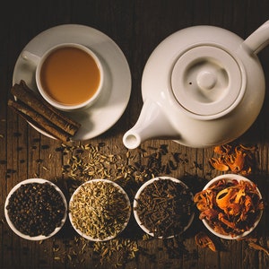 Muestra de hojas sueltas de té Chai: cinco muestras premium de té Chai de The Tea Crew