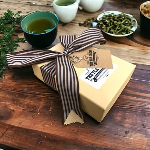 Green Tea Gift Box With Loose Leaf Tea Infuser And Free Message On Gift Tag Loose Leaf Tea Sampler Green Tea Gift Set Green Tea Gift Box