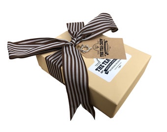 Caja de regalo de té a granel: infusor y etiqueta personalizada.