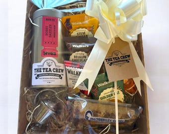 Tea Lover's Gift Hamper: Loose Leaf Tea, Infuser & Artisan Biscuits