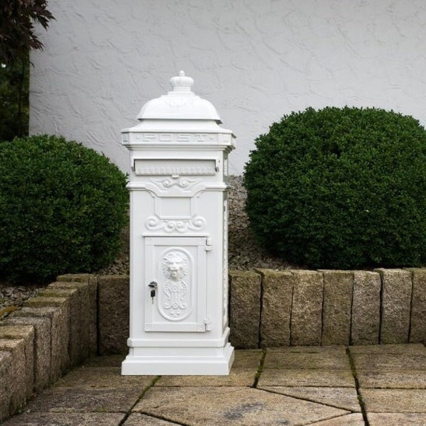 Elegant Antique-Style Freestanding Pillar Mailbox: A Touch of British Heritage