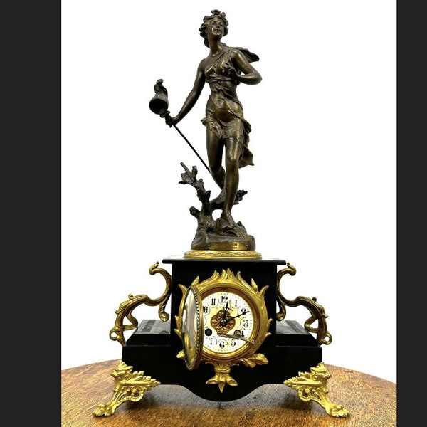 Elegant Late 19Th Century Mantel Clock, Well-Preserved With Key And Chime Feature
