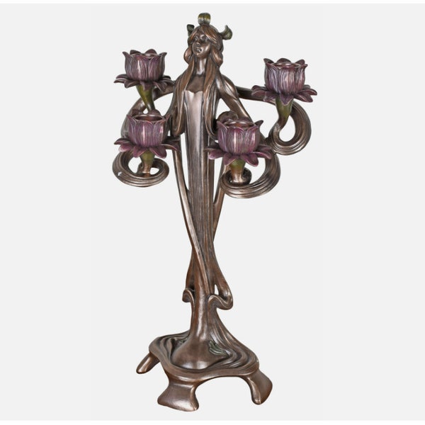 Elegante candelabro in stile liberty con figura femminile in stile liberty