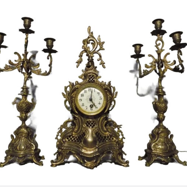 ANTIQUITES Ensemble Louis XVI français d'horloge et de candélabres en bronze et marbre