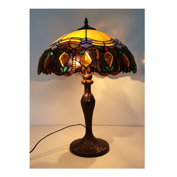 Elegant Tiffany-Style Table Lamp With Brass Base And Stained Glass Shade, illuminated base, brass base, E27 socket, decorative lamp