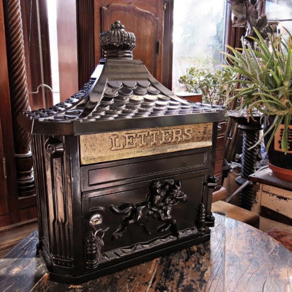 Victorian-Style Antique Black Aluminium Wall-Mounted Post Box