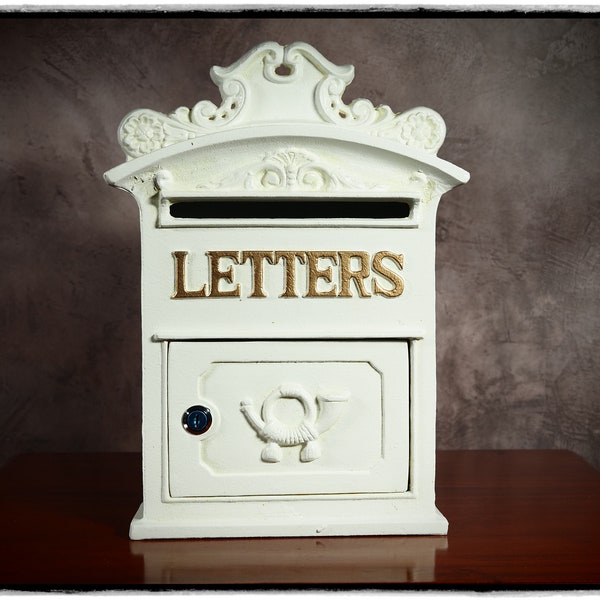 Timeless Elegance: Introducing the 'VILLA Louise' Vintage Metal Mailbox