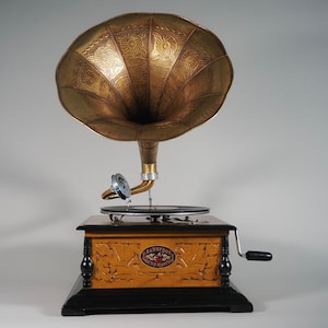Beautiful ANTIQUE STYL Gramophone, Phonograph New Working - Record Player Antique Style - Handmade Gramophone - Nice Gift Idea