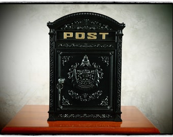 Charme Antique : Boîte aux Lettres Vintage en Fonte - Élégance intemporelle pour votre maison