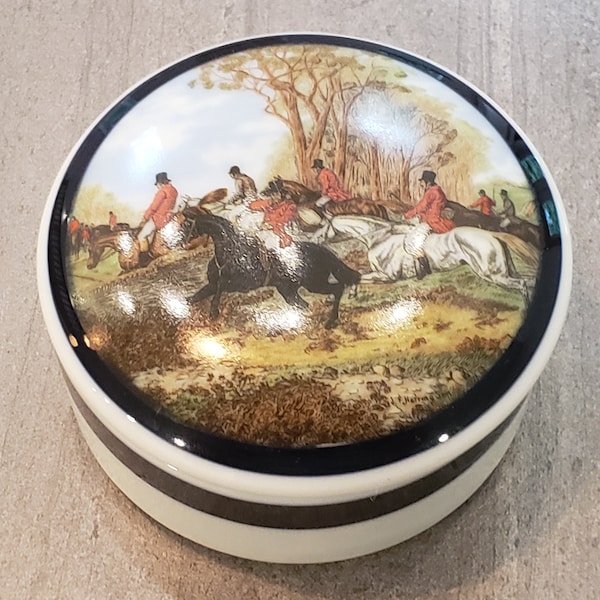 vintage Porcelain Trinket Box - The Huntsman - Anglais Fox Hunting on Horseback