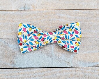 Whispy Blue and Pink Floral Clip On Bow-Tie, Little Boys Clip On Bow Tie, Blue Floral Boys Bow Tie, Toddler Bow Tie, Boys Floral Bowtie