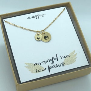 Puede incluir: Collar de oro con un peque&ntilde;o dije de coraz&oacute;n y un dije de huella de pata. El collar viene en una caja con el texto "mi &aacute;ngel tiene cuatro patas".