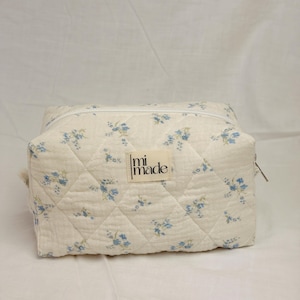 Vintage floral blue cosmetic bag | Quilted | Handmade makeup bag