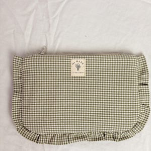 Cotton cosmetic bag | Gingham | Ruffles | Handmade makeup bag hellgrün