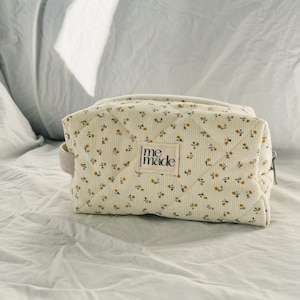 Vintage floral yellow cosmetic bag | Quilted | Handmade makeup bag