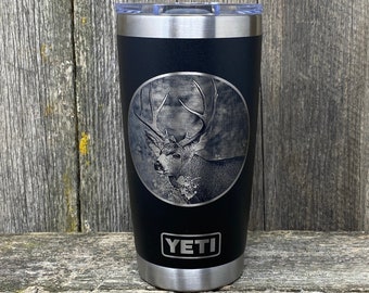 Maultier Deer Yeti 20 Unzen Becher | Thermobecher | Geschenk für Ihn | Maultierhirsch jagen Yeti | Hirschjäger Becher | Personalisierte Becher |