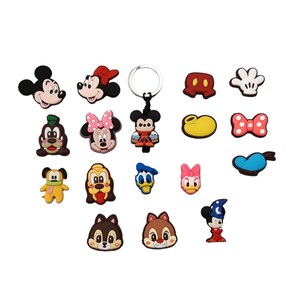 Könnte beinhalten: Ein Set mit 17 bunten Comicfiguren-Anhängern mit Mickey Mouse, Minnie Mouse, Donald Duck, Goofy, Pluto und mehr. Die Anhänger sind aus Gummi und perfekt, um Ihrem Schlüsselanhänger, Rucksack oder Schmuck einen Hauch von Disney-Magie zu verleihen.