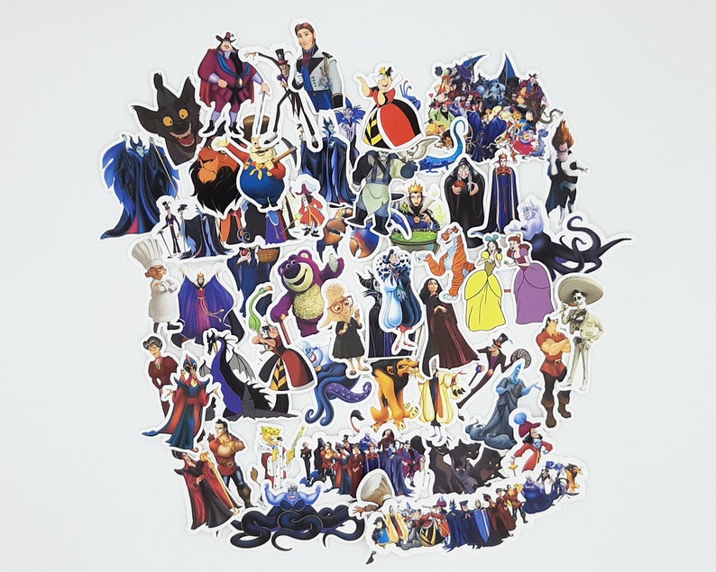 Puede incluir: Una colecci&oacute;n de pegatinas de villanos de dibujos animados coloridos con personajes de pel&iacute;culas de Disney. Las pegatinas presentan personajes como &Uacute;rsula, Mal&eacute;fica, Cruella de Vil, y m&aacute;s.