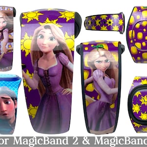 Op de afbeelding: Een set van zes MagicBand 2 en MagicBand+ skins met Rapunzel uit Disney's Tangled. De skins zijn paars met gele zonnen en bevatten verschillende afbeeldingen van Rapunzel.