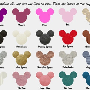 以下が含まれることがあります： ミッキーマウスの形をしたイヤリングの20種類の異なる色と模様のチャート。色は、明るいパープル、マゼンタ、マウブ、ピンク、オパール、トワイライトスパークル、ホワイトスパークル、マーキュリースパークル、レッドスパークル、ブロンズスパークル、シルバースパークル、ゴールドスパークル、ローズゴールドスパークル、ベージュグラナイト、グレーグラナイト、パール、ピンクパール、サンセットパール、ティールパール、ピーコックパールです。