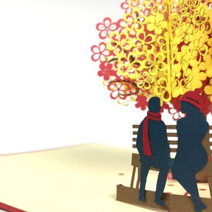 Casal sob a árvore de outono pop up Kirigiami 3D Cartões feitos à mão uniqe aniversário, casamento, chá de bebê, aniversário, dia dos pais, dia das mães